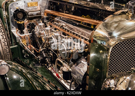 ESSEN, Deutschland - Apr 6, 2017: Vintage Bentley Auto Motor im Bentley 3-Liter (Roadster) 1924/26 auf der Techno Classica Essen Auto zeigen. Stockfoto