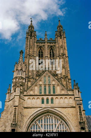 Central Tower oder Bell Harry Turm der Kathedrale von Canterbury in Canterbury in Kent in England in Großbritannien im Vereinigten Königreich Großbritannien Europa. Stockfoto