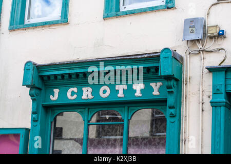 Altmodische Pub/Shop Signage in Claire Irland Stockfoto