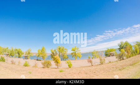 Fahrt durch Cherry Creek State Park im frühen Herbst. Stockfoto