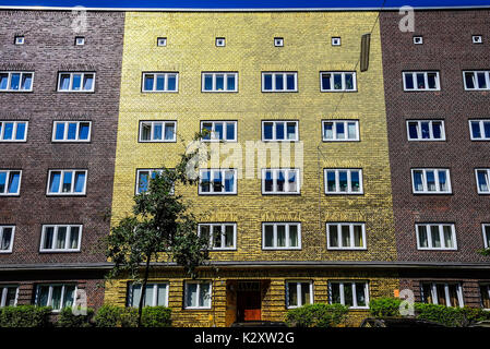 Das goldene Haus mit vergoldeten Fassade auf der Veddel in Hamburg, Stück Kunst der Künstler Boran Burchhardt, das Goldhaus mit vergoldeter Fassade auf der Stockfoto