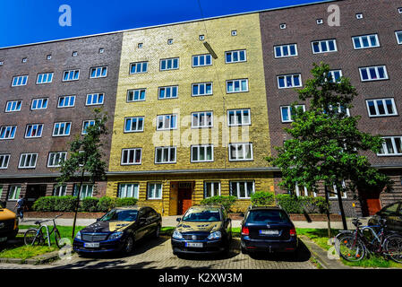 Das goldene Haus mit vergoldeten Fassade auf der Veddel in Hamburg, Stück Kunst der Künstler Boran Burchhardt, das Goldhaus mit vergoldeter Fassade auf der Stockfoto