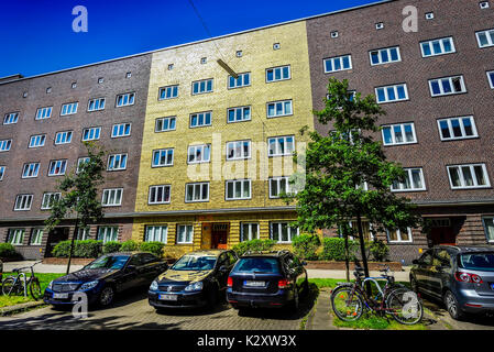 Das goldene Haus mit vergoldeten Fassade auf der Veddel in Hamburg, Stück Kunst der Künstler Boran Burchhardt, das Goldhaus mit vergoldeter Fassade auf der Stockfoto