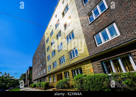 Das goldene Haus mit vergoldeten Fassade auf der Veddel in Hamburg, Stück Kunst der Künstler Boran Burchhardt, das Goldhaus mit vergoldeter Fassade auf der Stockfoto