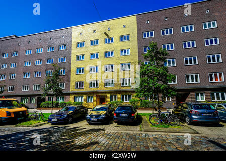 Das goldene Haus mit vergoldeten Fassade auf der Veddel in Hamburg, Stück Kunst der Künstler Boran Burchhardt, das Goldhaus mit vergoldeter Fassade auf der Stockfoto