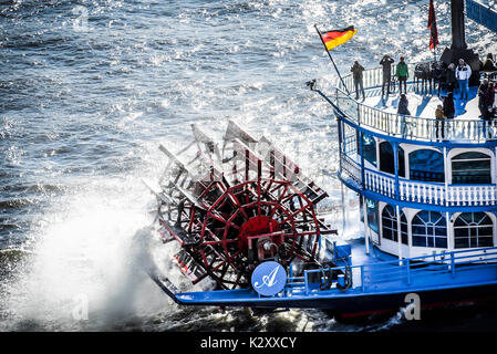 Fahrrad steamboat Louisiana star im Hamburger Hafen, Deutschland, Europa, Raddampfer Louisiana Star im Hamburger Hafen, Deutschland, Europa Stockfoto