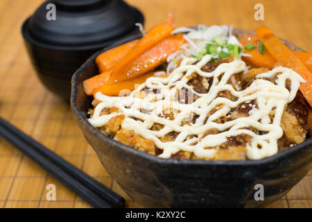 Schweinefleisch gebraten Reis, Tonkatsu japanisches Essen Stockfoto