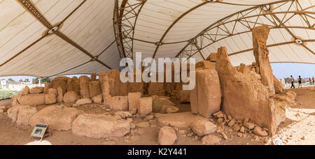 HAGAR QUIM, MALTA - 16. OKTOBER 2016: prähistorische Tempel, megalithischen Wahrzeichen der Insel Malta. Panoramablick. Stockfoto