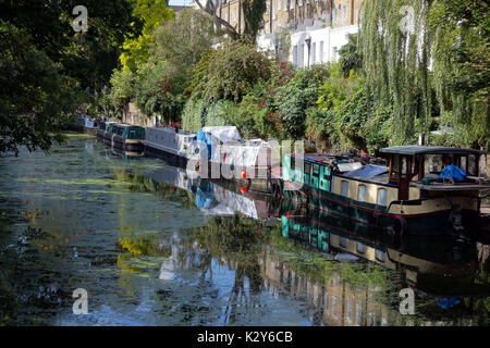 Narrowboats günstig auf den Regent's Canal, Islington, London Stockfoto