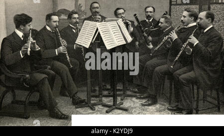 Gesellschaft für Kammermusik für Bläser (c 1900) Proben. l-r: GAUBERT (Flöte); BAS (Klarinette); BLEUZET (Klarinette); MINART (Horn); LEFEBRE (Horn); PENABLE (Fagott); PENABLE (Fagott); VUILLERMEZ (Oboe); LETELLIER (Oboe). Ende des 19. Jahrhunderts - Anfang des 20. Jahrhunderts. Stockfoto