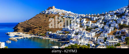 Einzigartige traditionelle Inseln von Griechenland - malerische Kithira (Astipalaia) im Dodekanes. Blick auf den wunderschönen Dorf Chora Stockfoto