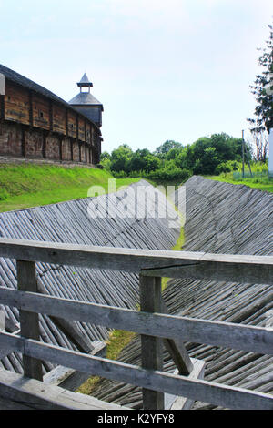Zitadelle in Baturyn Baturyn Hetmanate der Kosak Zitadelle mit schützenden Graben. Alten slawischen Architektur von Baturyn Festung in hetman Kapital Stockfoto
