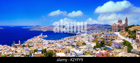 Beeindruckende Ano Syros Village, Insel Syros, Kykladen, Griechenland. Stockfoto