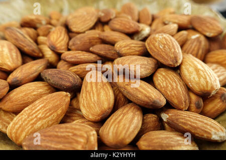 Geschälte Mandeln Nahaufnahme. Für Vegetarier essen Stockfoto