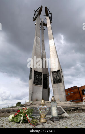 Das Denkmal für die gefallenen Werftarbeiter von 1970, am Eingang zu den Danziger Werften in Danzig, Polen am 20. August 2017. Stockfoto