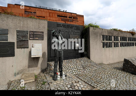 Teil der Denkmal der gefallenen Werftarbeiter, am Eingang zu den Danziger Werften in Danzig, Polen am 20. August 2017. Stockfoto