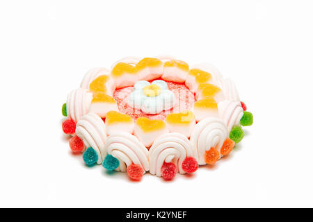 Jelly Beans Kuchen auf weißem Hintergrund Stockfoto