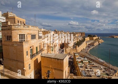 Malta - Luftbild der antiken Stadt Valletta an einem sonnigen Tag mit blauen Himmel Stockfoto