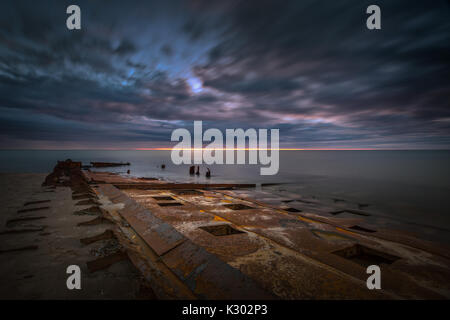 Épave du navire Insel Korfu sur une Plage de l'Etang du Nord aux Iles-de-la-Madeleine au Quebec - - Schiffbruch der Insel Korfu am Strand des Etang Stockfoto