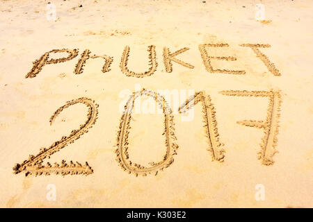 Phuket 2017 in den Sand geschrieben Stockfoto