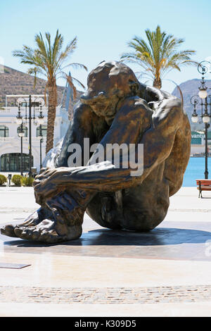 Bronze Skulptur, El Zulo von Victor Ochoa an der Marina in von Cartagena, Spanien Stockfoto