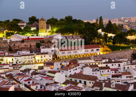 Stadtbild. Weiße Dorf Mijas Pueblo in der Abenddämmerung. Provinz Malaga an der Costa del Sol. Andalusien Süd, Spanien Europa Stockfoto
