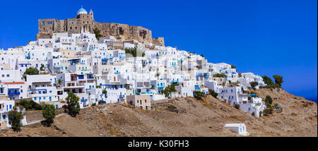 Einzigartige traditionelle Inseln von Griechenland - malerische Kithira (Astipalaia) im Dodekanes. Blick auf den wunderschönen Dorf Chora Stockfoto