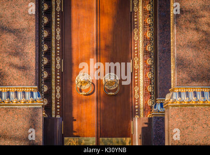 Alte Tür Fragment des buddhistischen Tempel "atsan Gunzechoyney", St. Petersburg, Russland. Buddhistische datsan Stockfoto