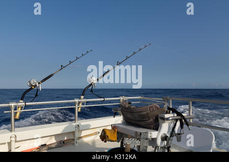 Bekämpfung der Stuhl mit Fanggeräte an Offshore Hochseefischen Boot im pazifischen Ozean. Stockfoto