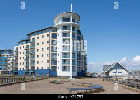 Das Kap in Newhaven Marina Apartment Gebäude, West Quay, Newhaven, East Sussex, England, Vereinigtes Königreich Stockfoto