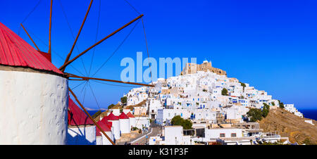 Einzigartige traditionelle Inseln von Griechenland - malerische Kithira (Astipalaia) im Dodekanes. Blick auf den wunderschönen Dorf Chora Stockfoto