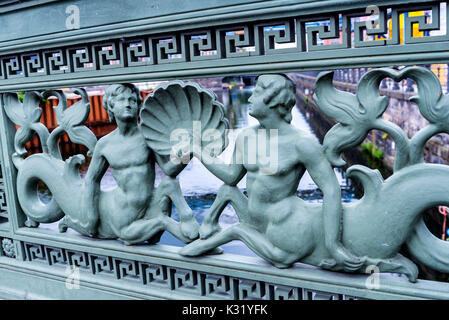 Wasserpferdefiguren auf der Brücke über die Spree in Berlin Deutschland Stockfoto