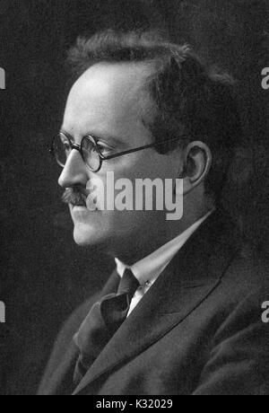 Sepia Porträt Foto-, Profil- und Schultern, von Samuel Claggett Kauen, veröffentlicht Fellow und Professor für Englisch und Französisch an der Johns Hopkins University, Brille, Krawatte und Jacket, Baltimore, Maryland, 1927. Stockfoto