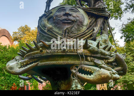 Frieden Brunnen neben der Kathedrale von Saint John das Göttliche in Morningside Heights in New York. Stockfoto