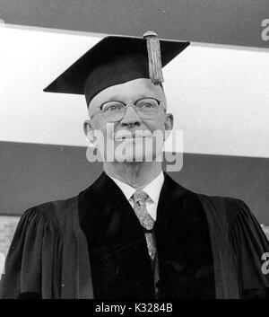 Der ehemalige Präsident der Vereinigten Staaten von Amerika Dwight D. Eisenhower in der akademischen Roben in Shriver Hall von der Johns Hopkins University in Baltimore, Maryland, 1967. Stockfoto