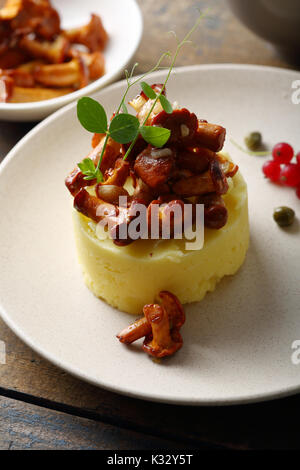 Kartoffel mit Pilzen, Essen Stockfoto