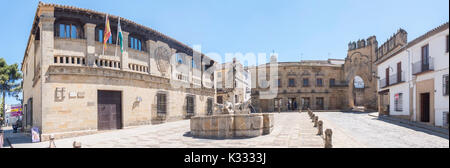 Villalar arc, Jaen Tor und Brunnen Lions, populo Square, Baeza, Jaen, Spanien Stockfoto