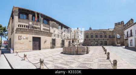 Villalar arc, Jaen Tor und Brunnen Lions, populo Square, Baeza, Jaen, Spanien Stockfoto