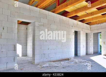 Innenraum von einem neuen Haus bauen mit Porenbeton. Stockfoto