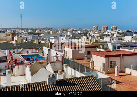 Torrevieja, Spanien - 10. Juli 2017: Blick auf die Stadt Torrevieja im Sommer. Costa Blanca. Spanien Stockfoto