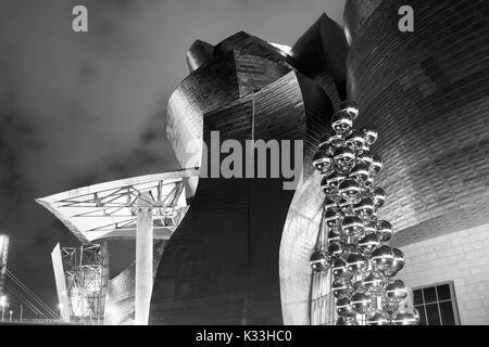 BILBAO - Juli 21: Außenansicht des Das Guggenheim Museum Bilbao, Museum für Moderne und Zeitgenössische Kunst von Kanadisch-Architekt Fra konzipiert Stockfoto