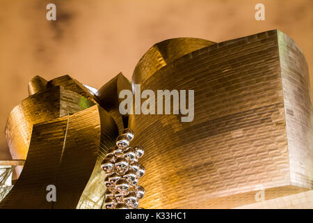 BILBAO - Juli 21: Außenansicht des Das Guggenheim Museum Bilbao, Museum für Moderne und Zeitgenössische Kunst von Kanadisch-Architekt Fra konzipiert Stockfoto