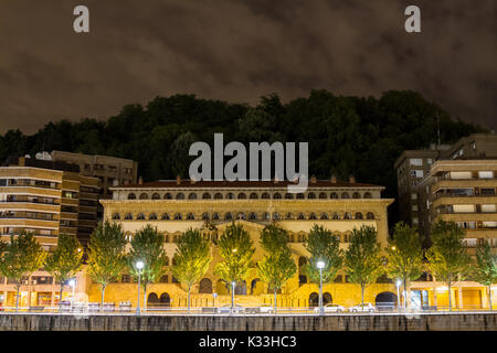 BILBAO - Juli 21: Außenansicht des Das Guggenheim Museum Bilbao, Museum für Moderne und Zeitgenössische Kunst von Kanadisch-Architekt Fra konzipiert Stockfoto