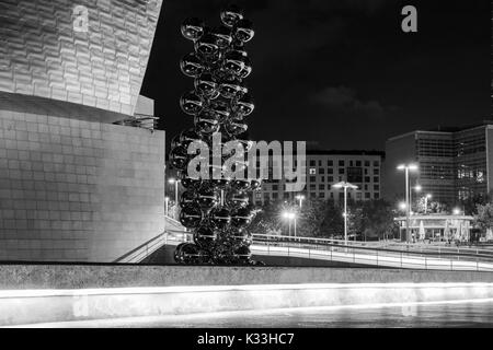 BILBAO - Juli 21: Außenansicht des Das Guggenheim Museum Bilbao, Museum für Moderne und Zeitgenössische Kunst von Kanadisch-Architekt Fra konzipiert Stockfoto