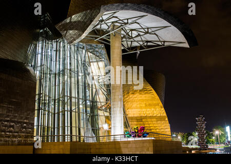 BILBAO - Juli 21: Außenansicht des Das Guggenheim Museum Bilbao, Museum für Moderne und Zeitgenössische Kunst von Kanadisch-Architekt Fra konzipiert Stockfoto