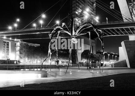 BILBAO - Juli 21: Außenansicht des Das Guggenheim Museum Bilbao, Museum für Moderne und Zeitgenössische Kunst von Kanadisch-Architekt Fra konzipiert Stockfoto