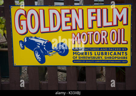 Norfolk Vereinigtes Königreich 21. August 2017: Vintage Goldenfilm Motor öl Anzeige Stockfoto