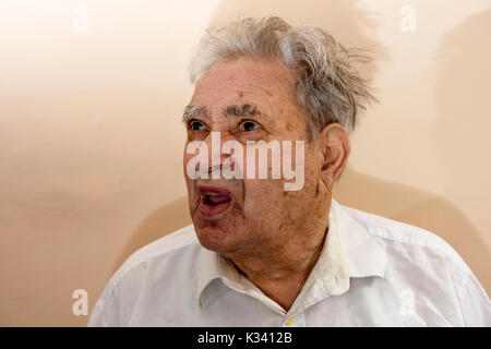 87 - Jahre alter Mann mit Typ 2 diabetes Stockfoto