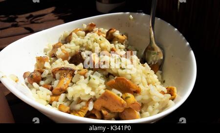 Risotto mit Pfifferlingen Stockfoto