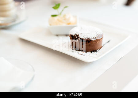 Schöne souffle und vannila Eis Stockfoto